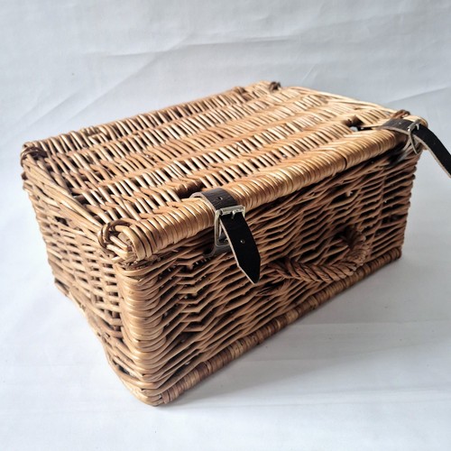 Traditional wicker picnic - ​traditional,