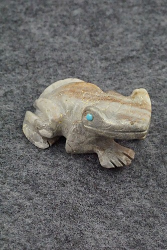 Frog zuni fetish carving - zuni,