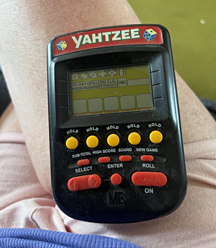 Hasbro yahtzee handheld - yahtzee,