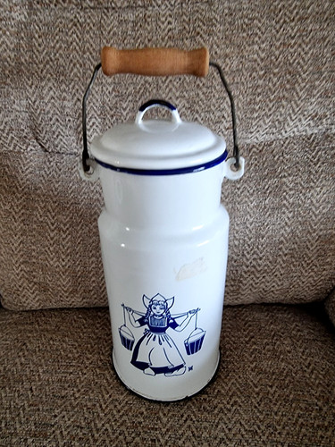 Farmhouse style white vintage - style,
