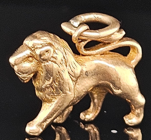 Gold lion charm pendant - gold,
