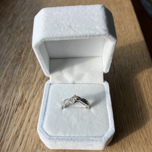 9ct white gold - white,