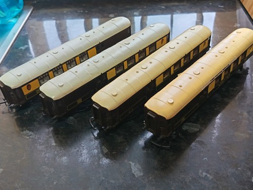 Tri ang pullman cars - ,