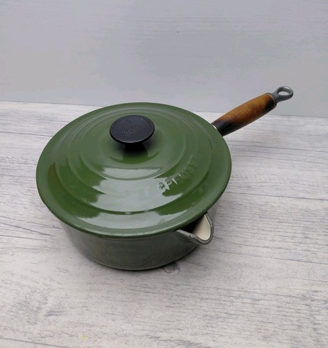 Creuset cast iron enamel - le,
