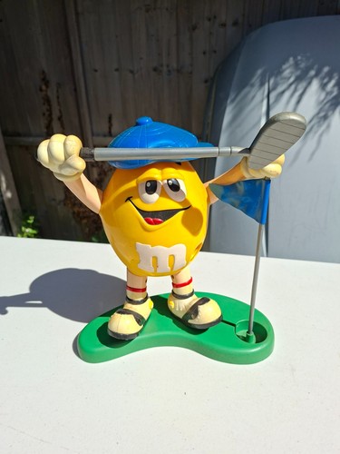 M yellow golfer - m&ms, m&m
