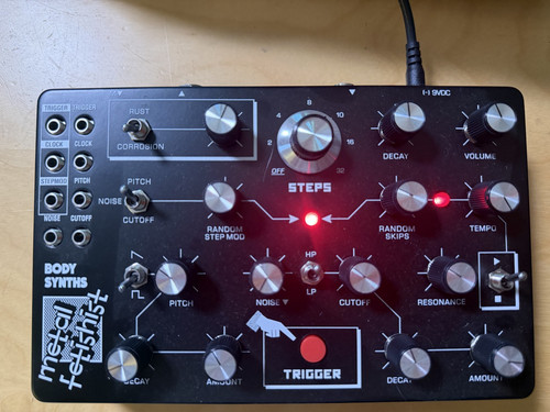 Body synths metal - synths,