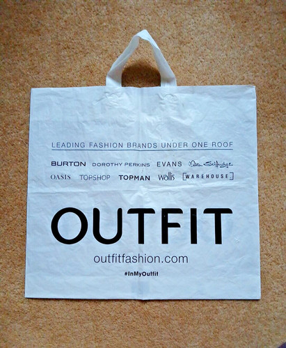 Outfit fashion plastic carrier - fashion,