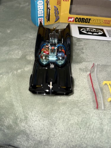 Corgi batmobile 267 - batmobile, model