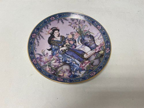 Franklin mint heirloom lady - lady, of