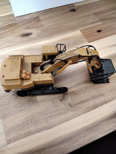 Shinsei komatsu loading shovel - loading,