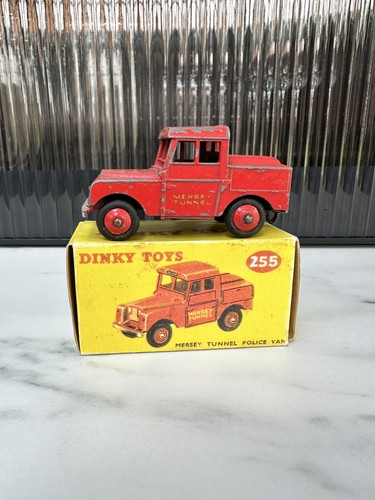 Dinky toys 255 red police - dinky,