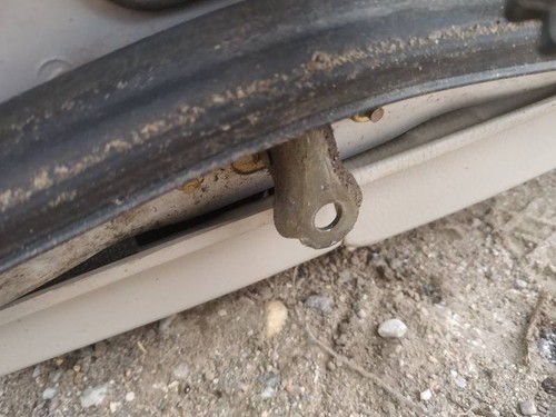 Door catch strap brake - door,