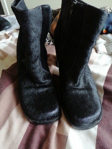 Ladies used barratts black - used,