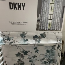 DKNY Wallflower Floral Rod