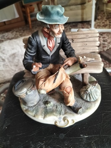 Capodimonte tramp bench - 'tramp, on