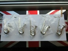 LARGE SILVER SAXOPHONES JAZZ SKA CLASSICAL MUSIC PIN BADGE JOB LOT BROOCH BUNDLE
