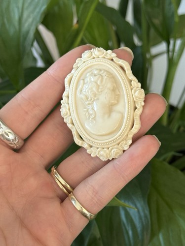 Vintage cameo brooch pin - pin, old