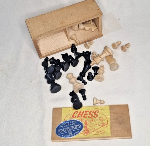 Vintage small chess set - small,