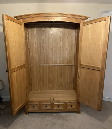 Oak veneer wardrobe