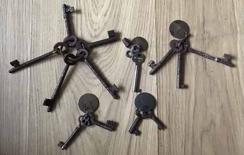 Vintage barrel skeleton - barrel, keys