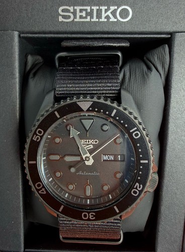 Seiko stealth blackout - 5,