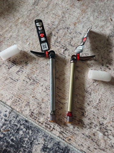 Suntour axle locks please - axle,