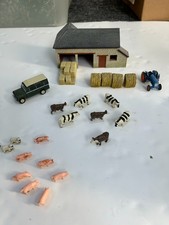 HORNBY SKALEDALE R8785 FARM TRACTOR/PLOUGH SHED with Extras ( see description )