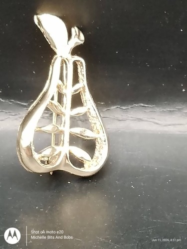 Gold tone sarah coventry - tone,