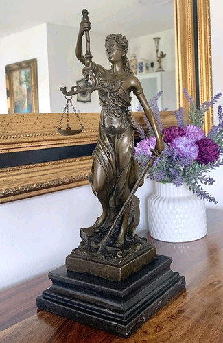 Bronze figure justice - bronze,