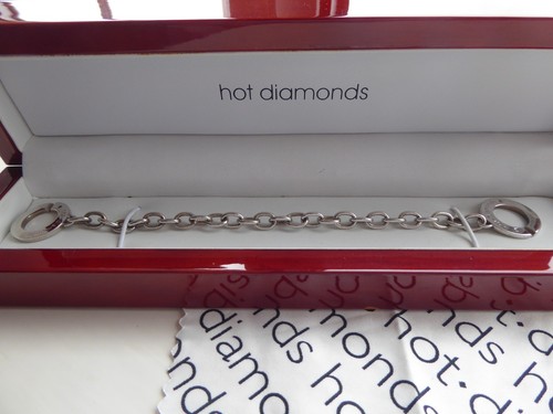 Hot diamonds interlocking - hot,