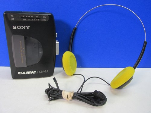 Working vintage sony walkman - vintage,