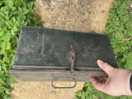 This item vintage green - is,