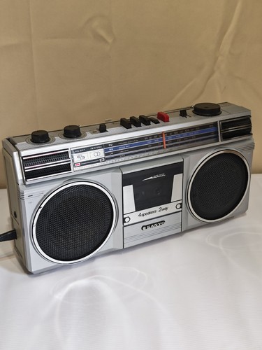 Vintage boombox sanyo m9706 - vintage,