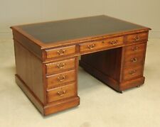 AN EARLY 20TH CENTURY OAK PARTNERS DESK