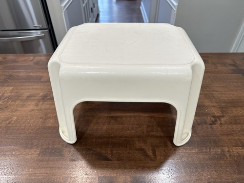 Vintage rubbermaid step - step, stool