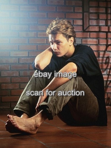 River phoenix barefoot - river,