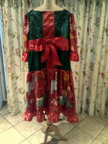 Xmas scene panto - scene, red