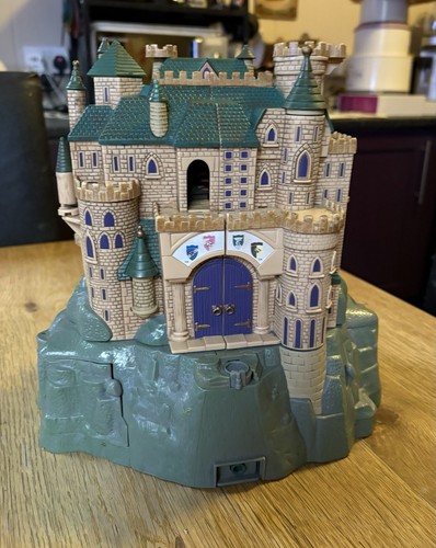 Hogwarts polly pocket castle - polly,