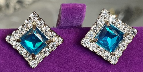 Vintage clip earrings - on,