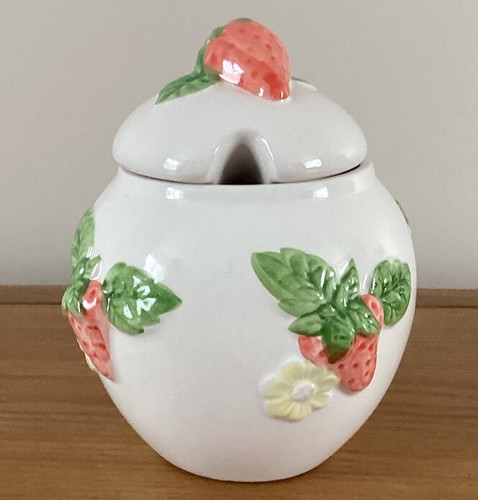 Strawberry jam preserve - strawberry, lidded