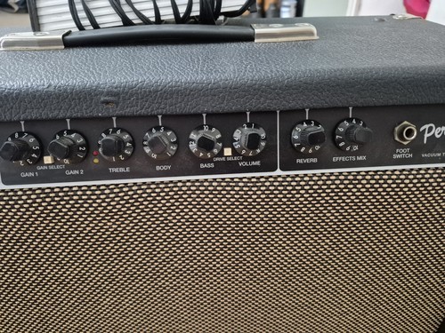 Fender performer 1000 - -,