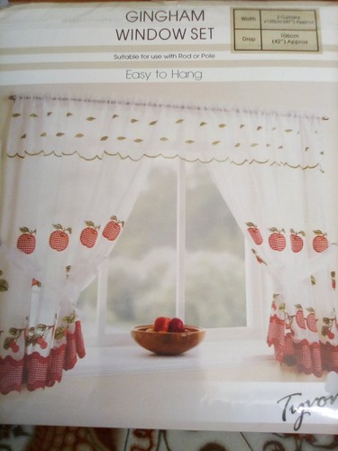 Gingham window curtain set