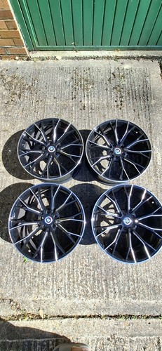 20 staggered black - ,