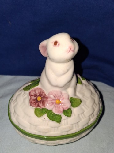 Vintage 1982 avon bunny luv - "bunny, luv"