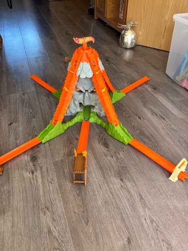 Hot wheels volcano blast - hot,