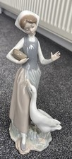 VINTAGE LLADRO Girl Feeding Goose Porcelain Figurine 