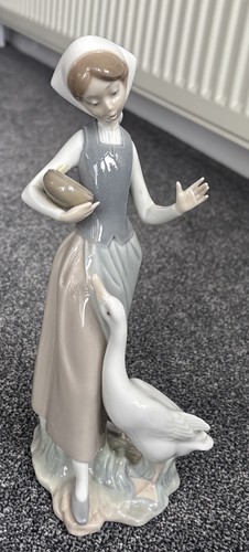 Vintage lladro girl - vintage,