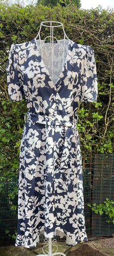 Quiz navy and - white, floral