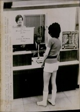 LG855 1971 Wire Photo NO FOREIGN EXCHANGE Frankfurt Germany Bank Clerk Teller