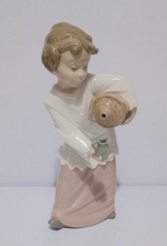 Lladro nao choir boy pouring - lladro,